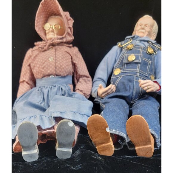 Antique Grandma and Grandpa Porcelain Dolls, 1995 - Picture 14 of 16